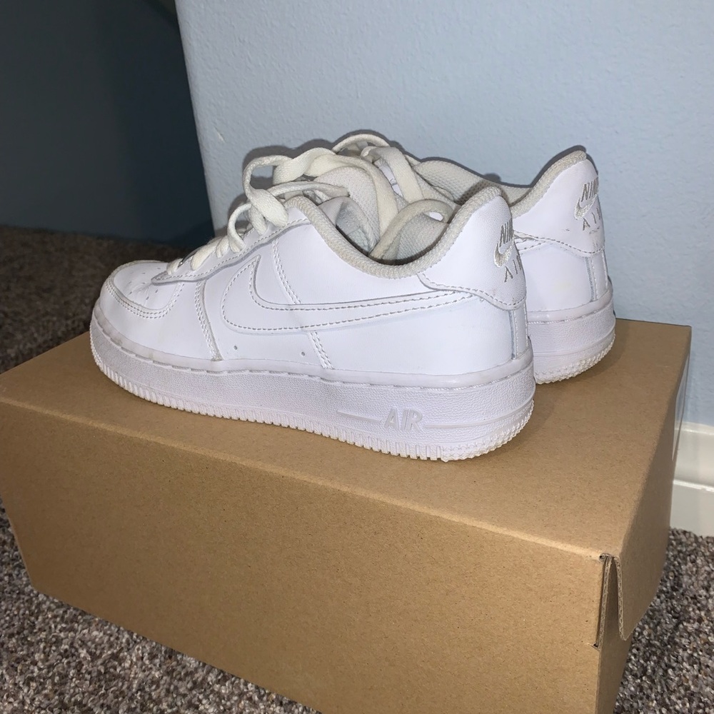 Excellent condition white Air Force low youth size 3.5.